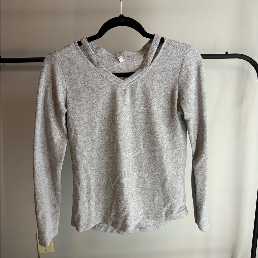 Long sleeve grey shirt
